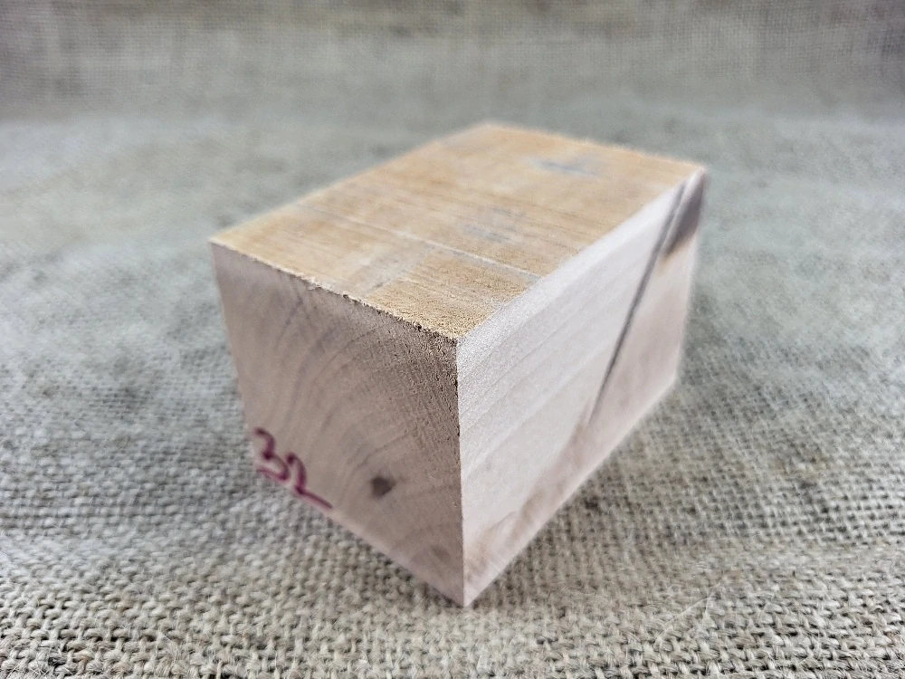 Masivní přířez z Americké třešně na výrobu dýmky (AT32)