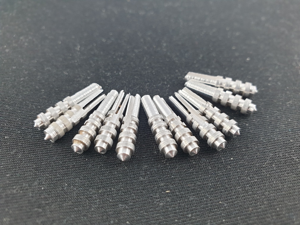 Kovový dýmkový chladič