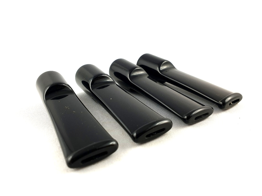 Akrylový náustek černý, sedlový 18 mm