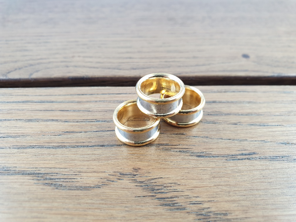 Okrasný mosazný prsten s hliníkovou vložkou