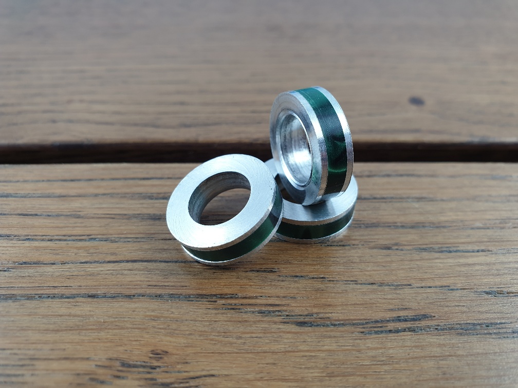 Okrasný kovový prsten - zelený