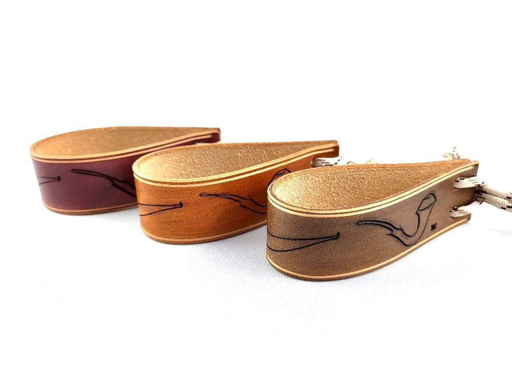 Stojánek na dýmku - řežba 01