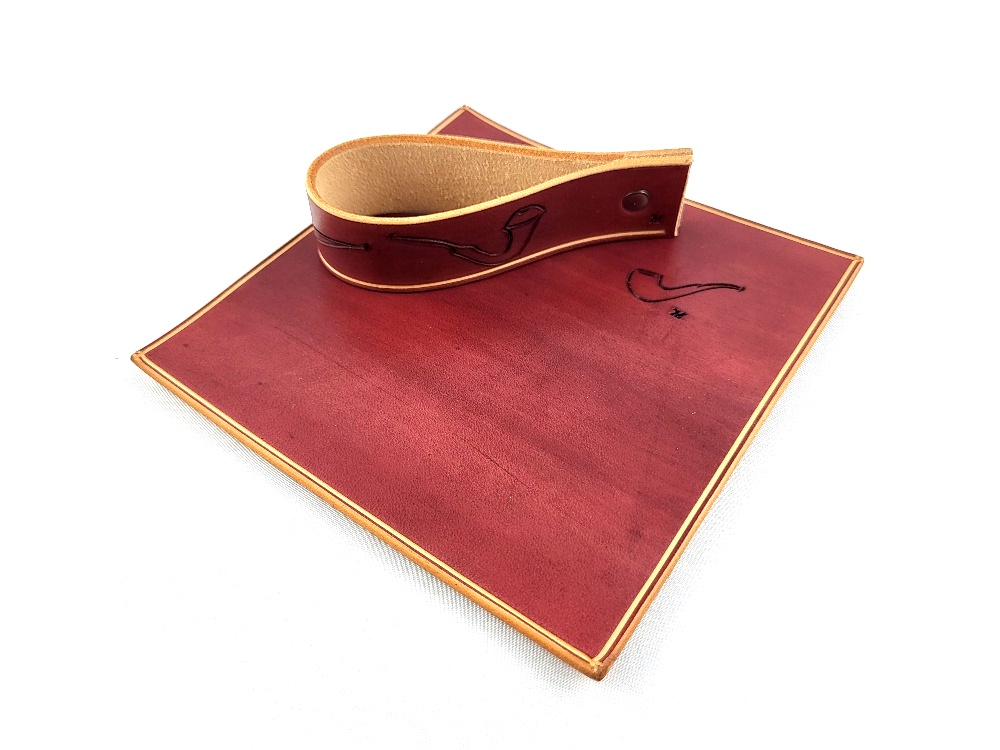 Podložka na přípravu tabáku se stojánkem - řežba 04