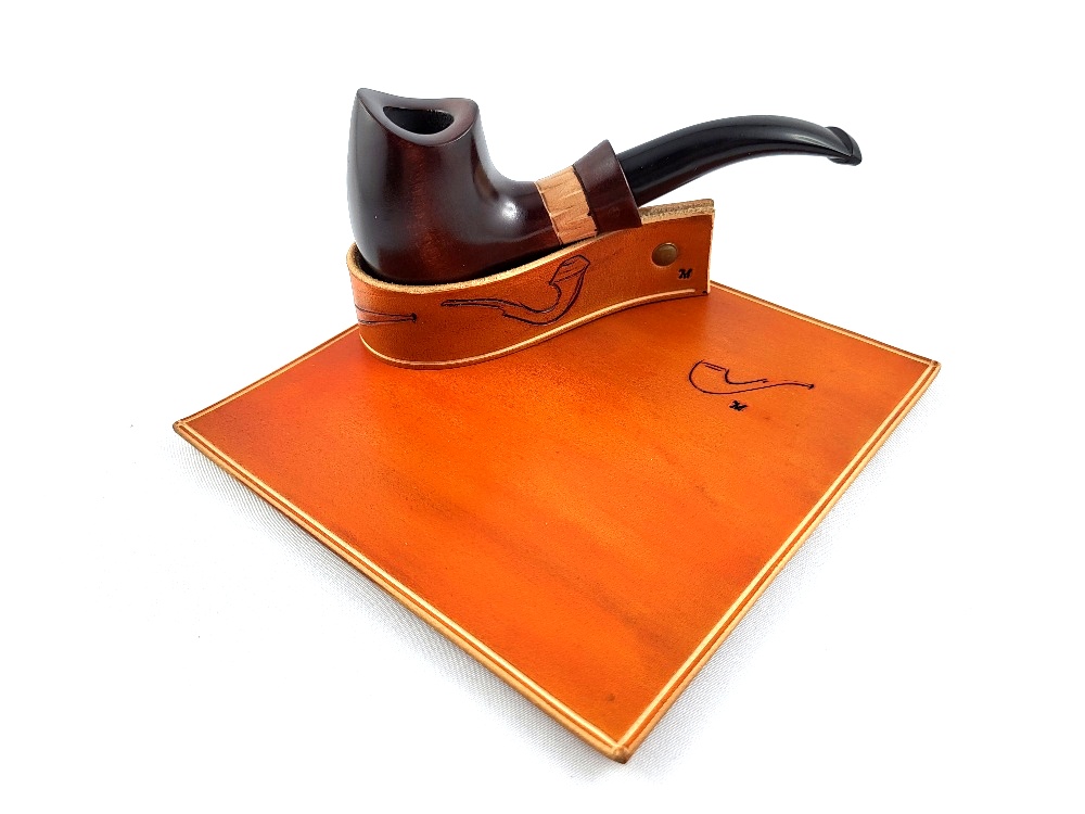 Podložka na přípravu tabáku se stojánkem - řežba 06