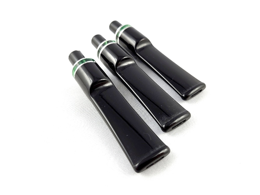 Akrylový náustek s zeleným kroužkem a čepem