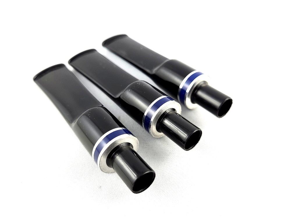 Akrylový náustek s modrým kroužkem a čepem