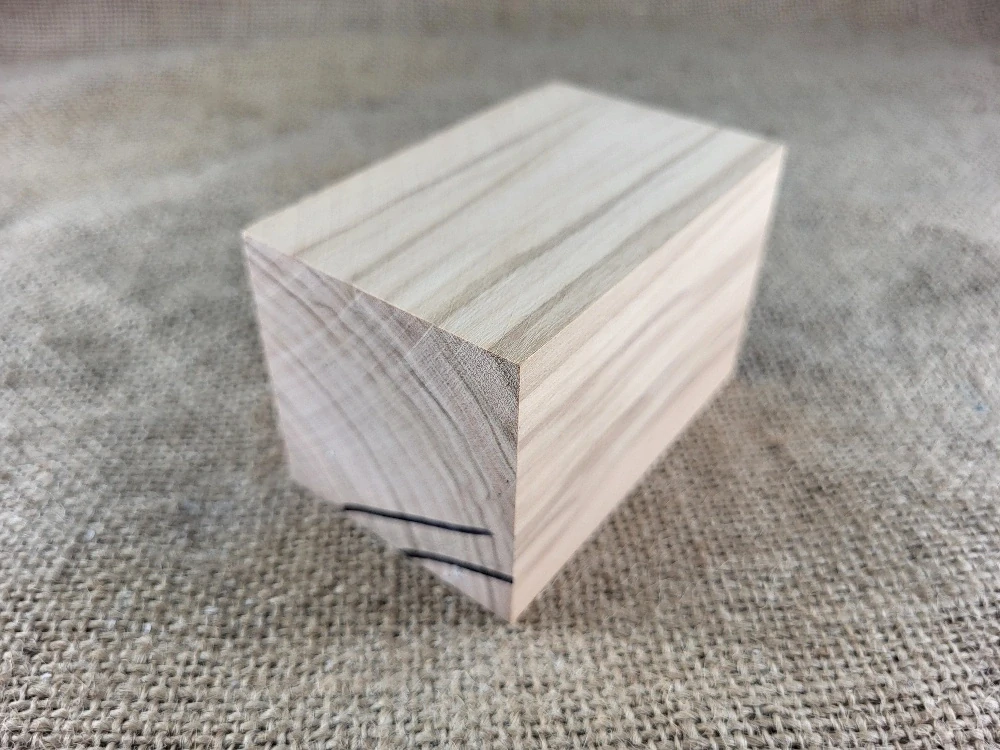 Masivní olivový blok na výrobu dýmky s prasklinou (OL8)