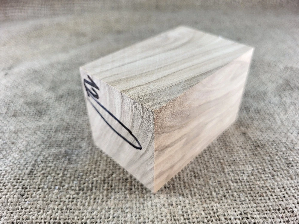 Masivní olivový blok na výrobu dýmky s prasklinou (OL12)