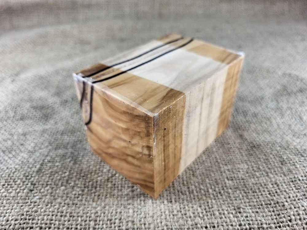 Masivní olivový blok na výrobu dýmky s prasklinou (OL29)