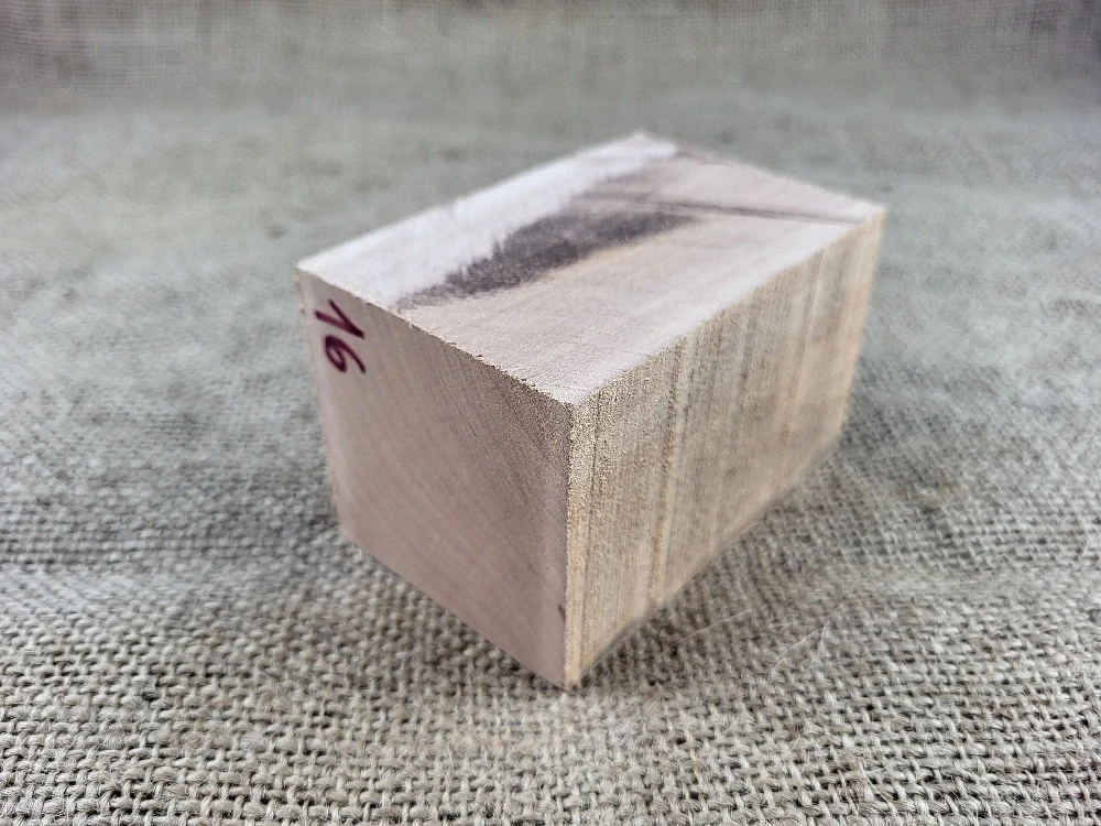 Masivní přířez z Americké třešně na výrobu dýmky  (AT16)