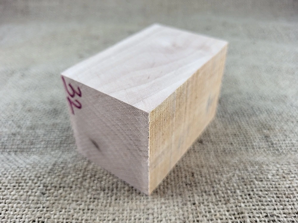 Masivní přířez z Americké třešně na výrobu dýmky (AT32)