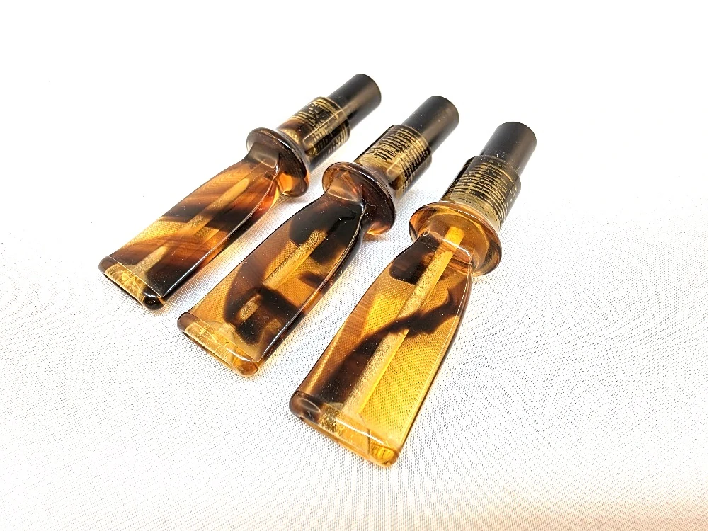 Akrylový náustek tvarovaný jantarový průhledný s čepem 6,3cm