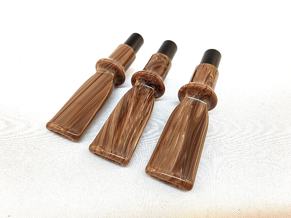 Akrylový náustek tvarovaný hnědý/bílý s čepem 6,3cm