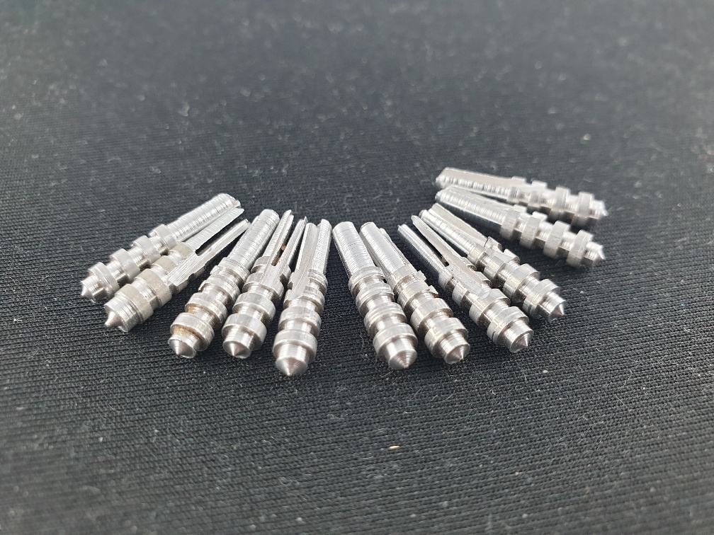 Kovový dýmkový chladič