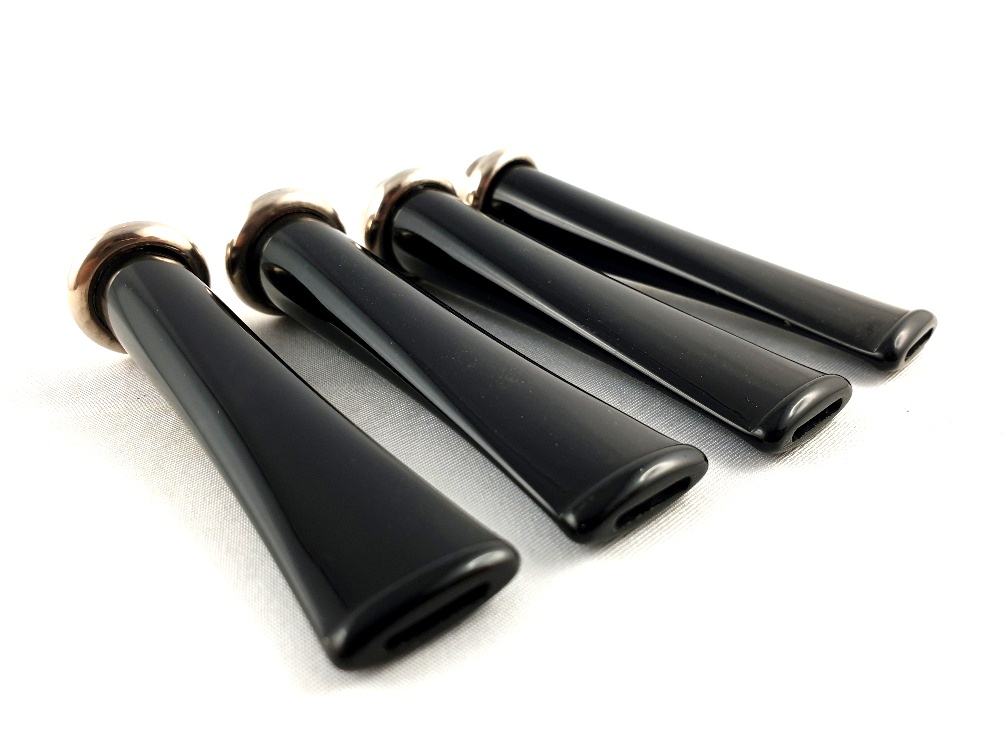 Akrylový náustek delší se stříbrným prstencem