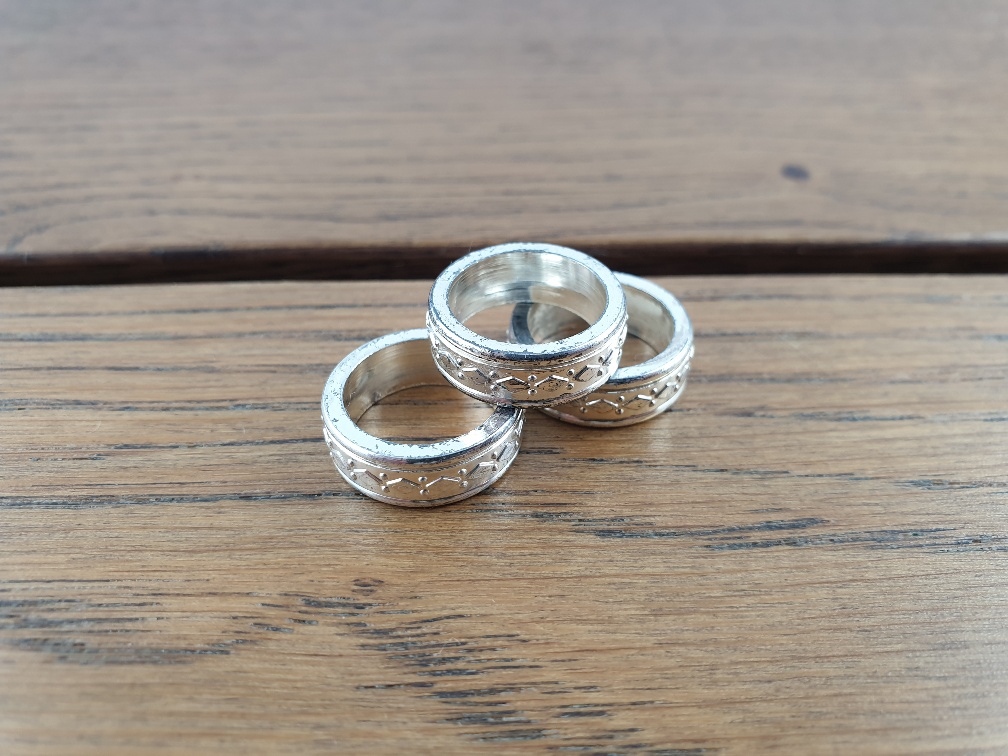 Okrasný prsten nikl stříbrný