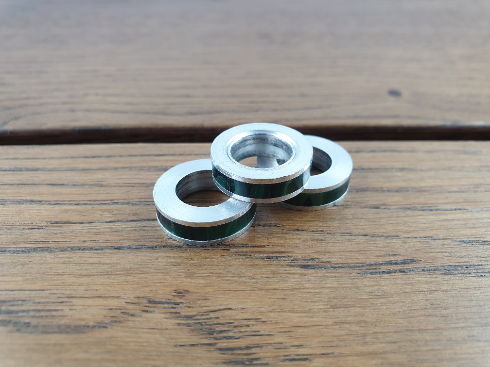 Okrasný kovový prsten - zelený