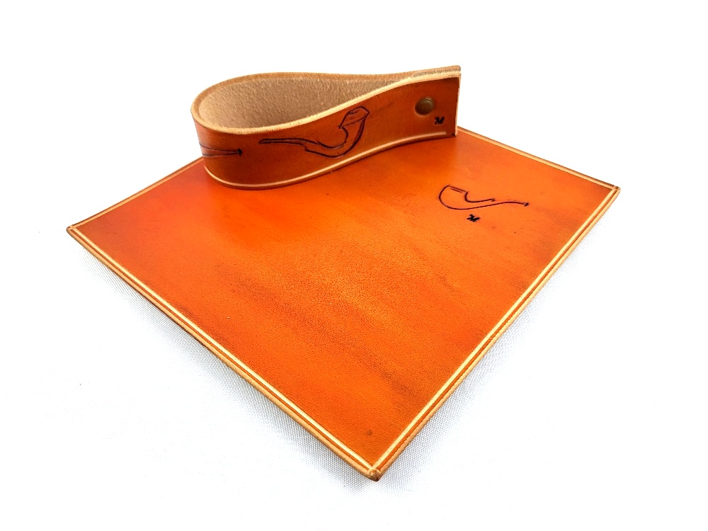 Podložka na přípravu tabáku se stojánkem - řežba 06