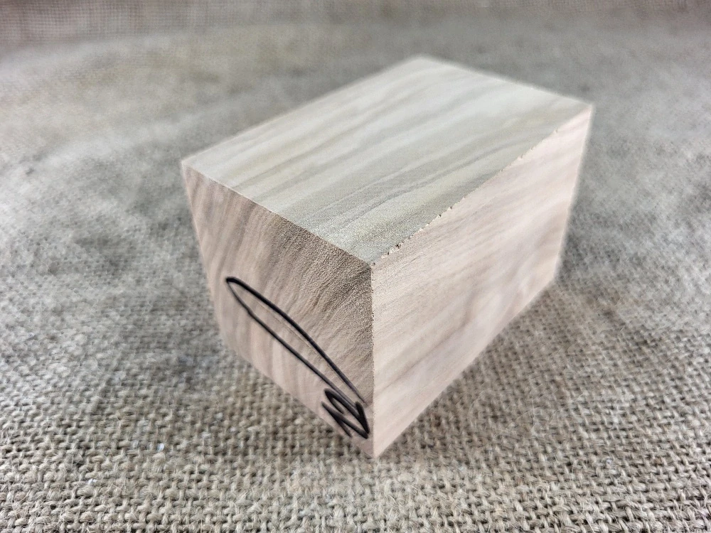 Masivní olivový blok na výrobu dýmky s prasklinou (OL12)