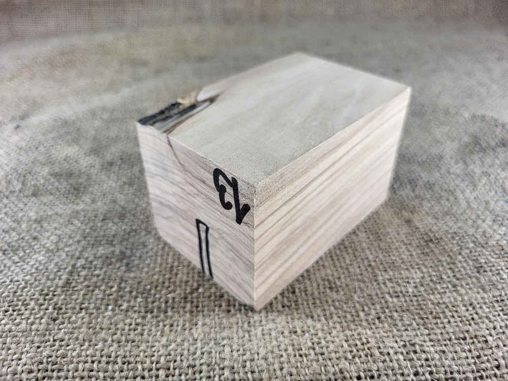 Masivní olivový blok na výrobu dýmky s prasklinou (OL13)