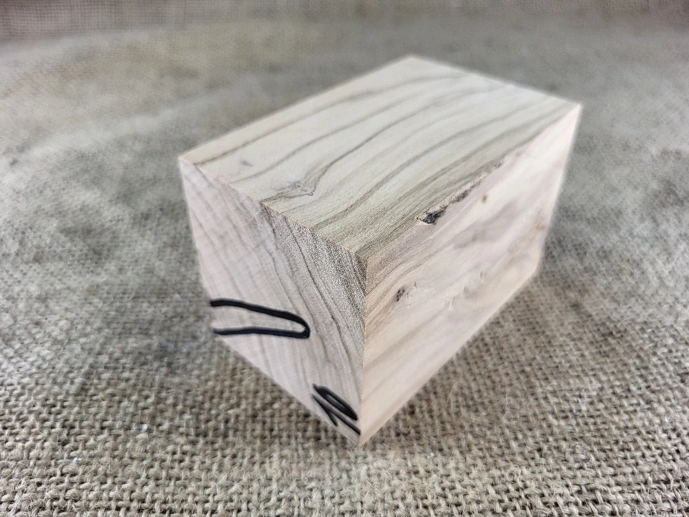 Masivní olivový blok na výrobu dýmky s prasklinou (OL10)