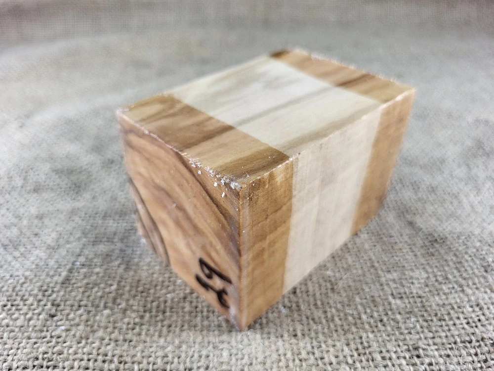 Masivní olivový blok na výrobu dýmky s prasklinou (OL29)