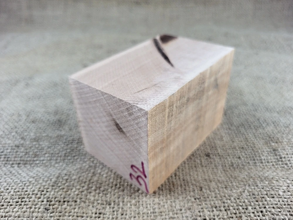 Masivní přířez z Americké třešně na výrobu dýmky (AT32)