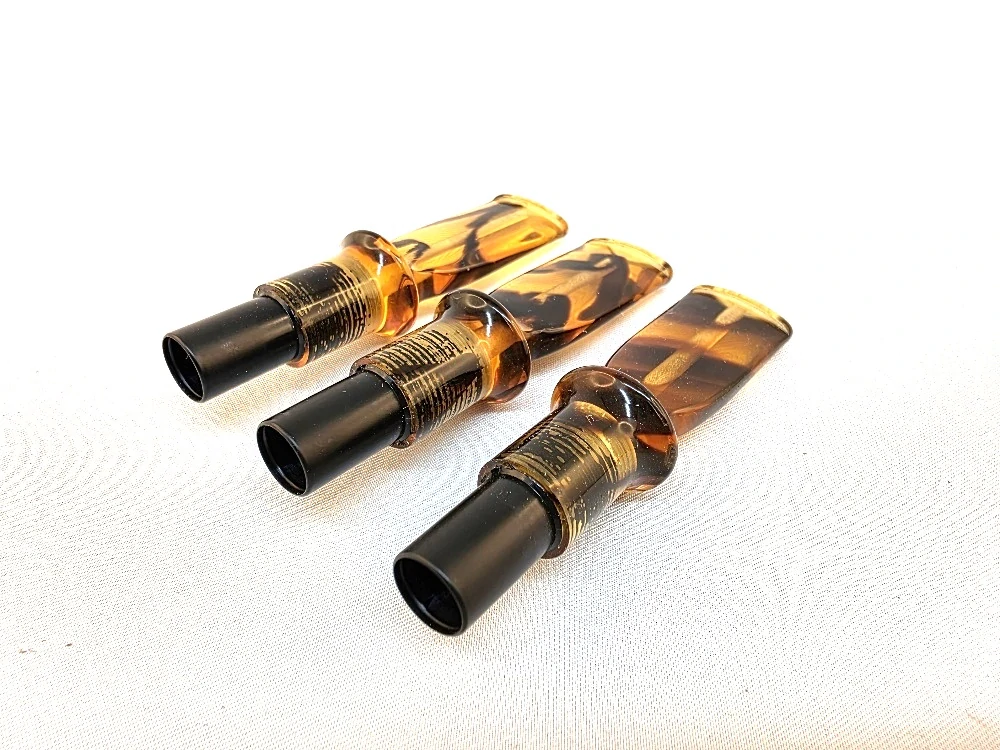 Akrylový náustek tvarovaný jantarový průhledný s čepem 6,3cm