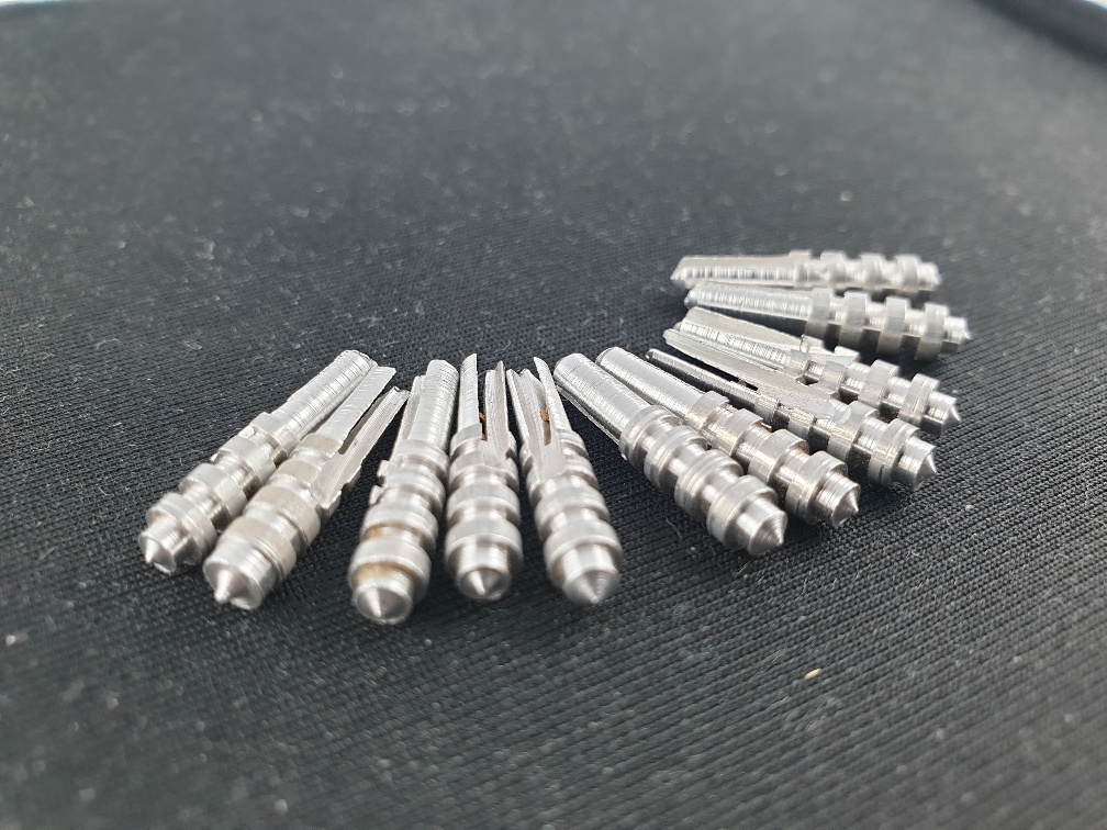 Kovový dýmkový chladič