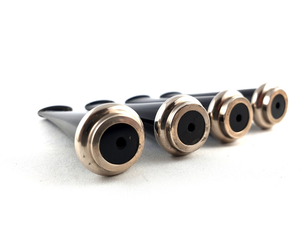 Akrylový náustek delší se stříbrným prstencem