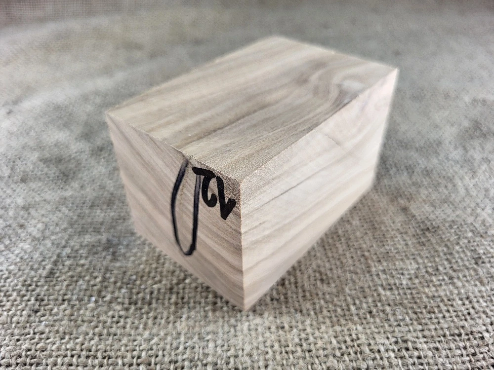 Masivní olivový blok na výrobu dýmky s prasklinou (OL12)