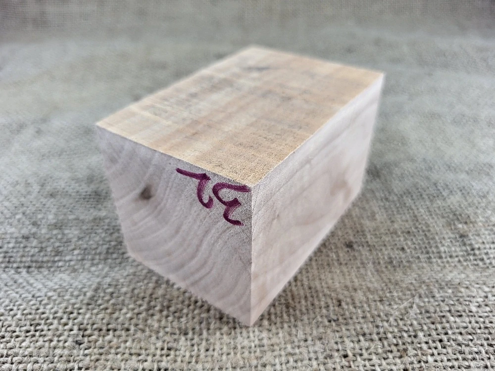 Masivní přířez z Americké třešně na výrobu dýmky (AT32)