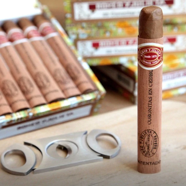 Doutníky Romeo y Julieta Coronitas En Cedro, 25ks