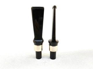 Akrylový náustek černý se stříbrným prstencem 6,8cm