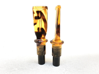 Akrylový náustek tvarovaný jantarový průhledný s čepem 6,3cm